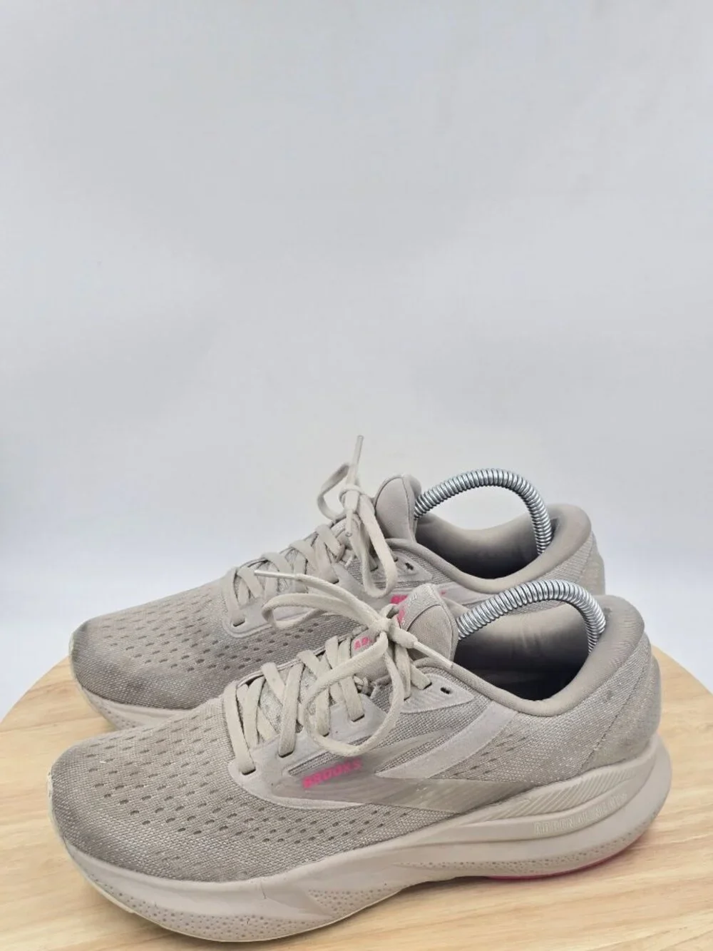 Brooks Adrenaline GTS 24 Womens Coconut Pink Running Athletic Shoes sz 8.5B